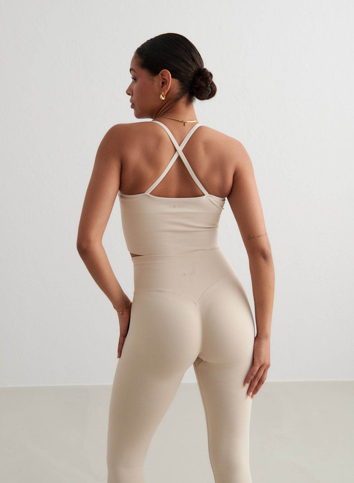 CLAY SHAPE SEAMLESS CROSS BACK BRALETTE_2473