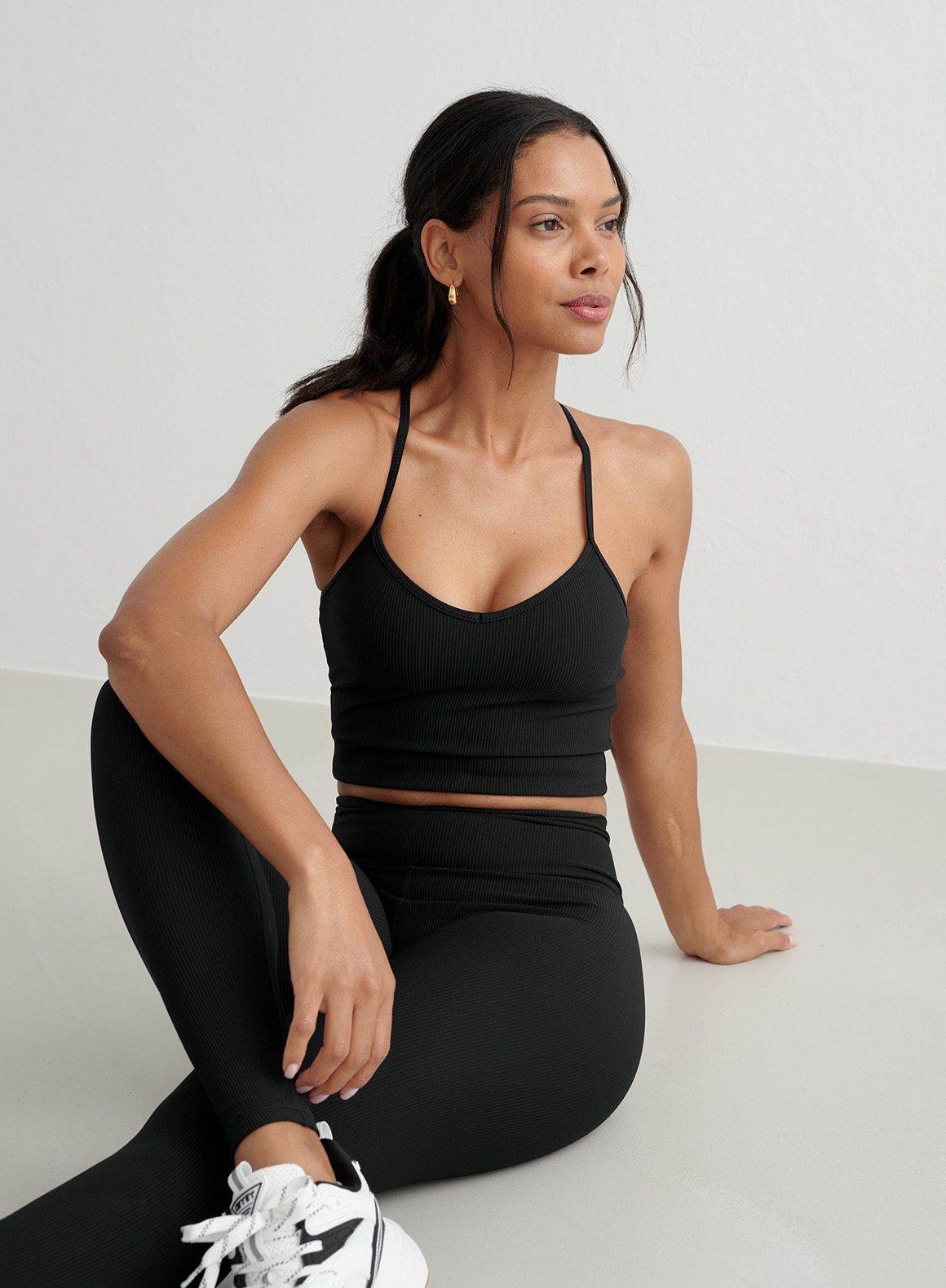 3.BLACK RIBBED PERFOMANCE BRALETTE_1209