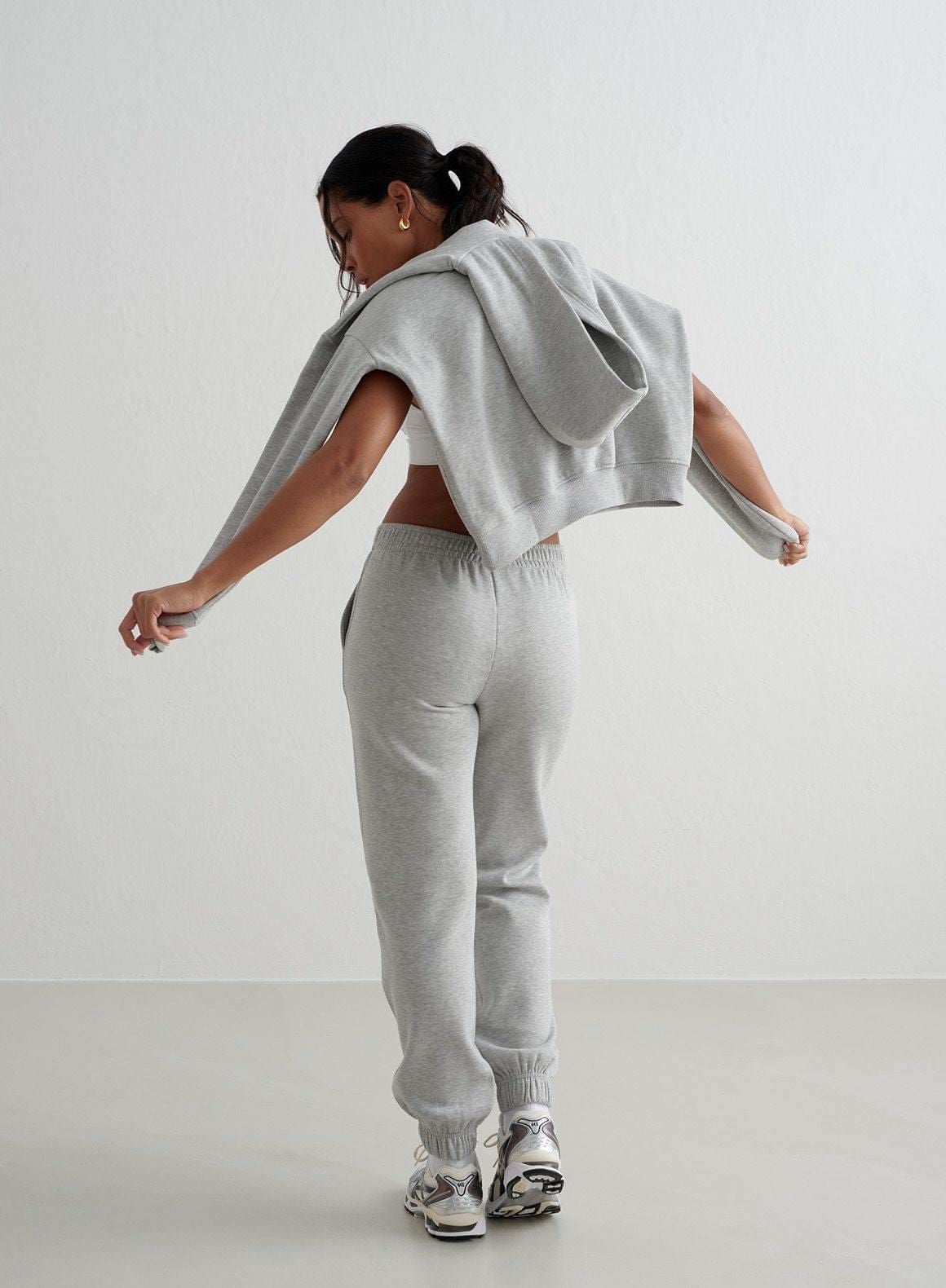 3.GREY MELANGE VERSITY CLASSIC SWEATPANTS_0454