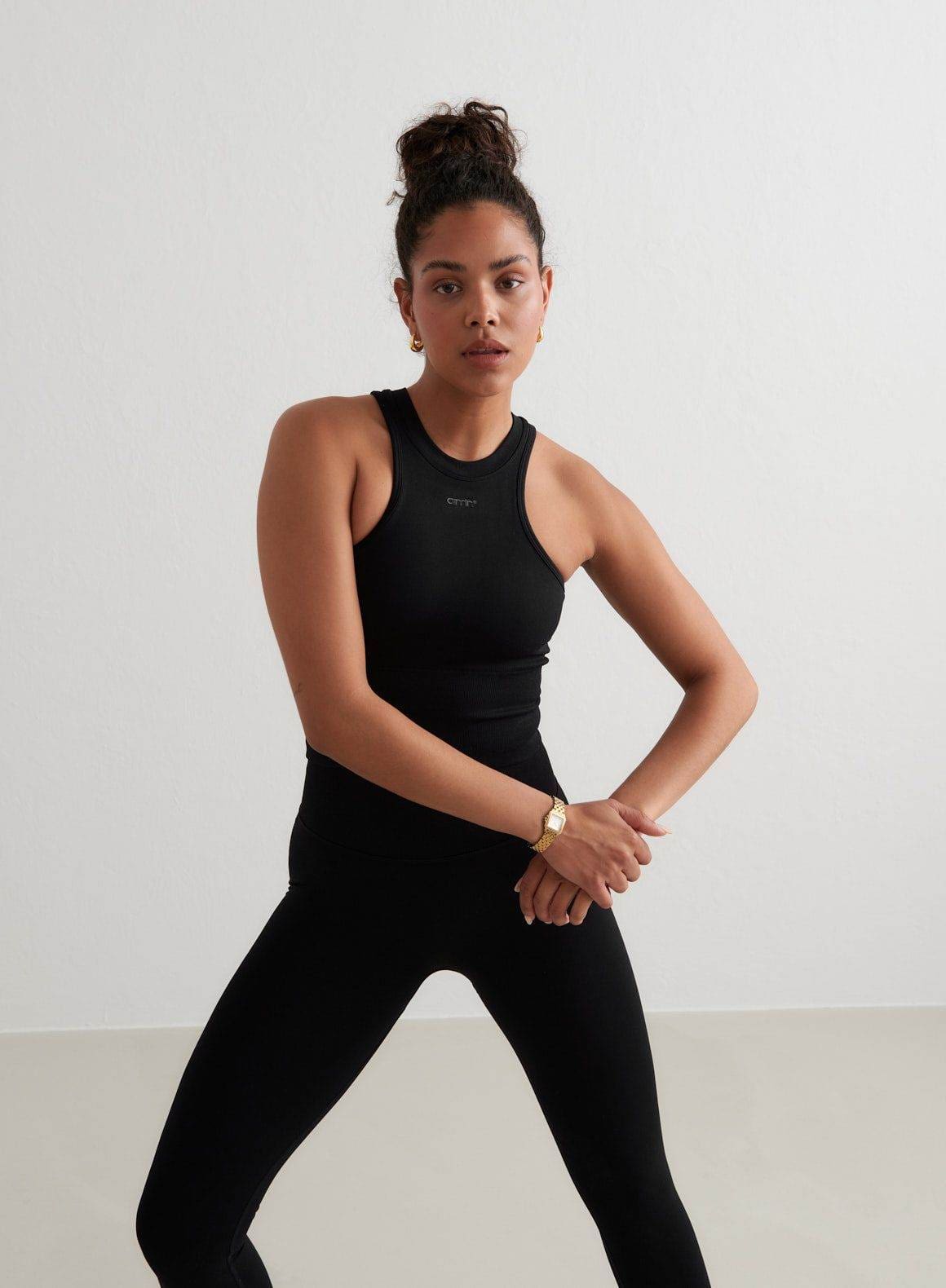 BLACK SHAPE SEAMLESS RACERFRONT TOP_1166