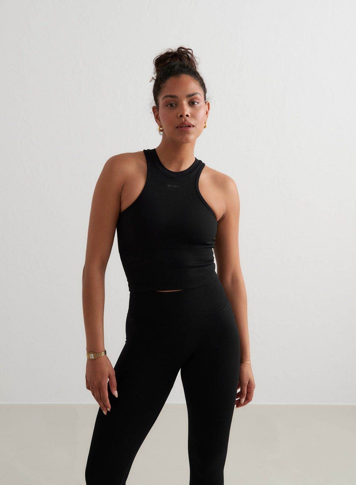 BLACK SHAPE SEAMLESS RACERFRONT TOP_1170