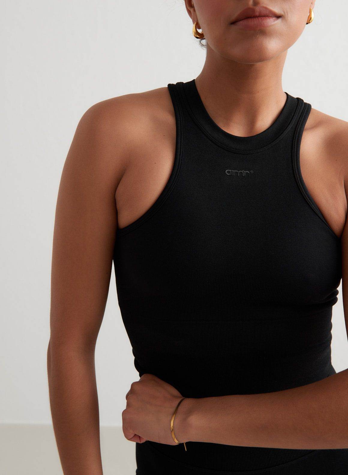 BLACK SHAPE SEAMLESS RACERFRONT TOP_1178