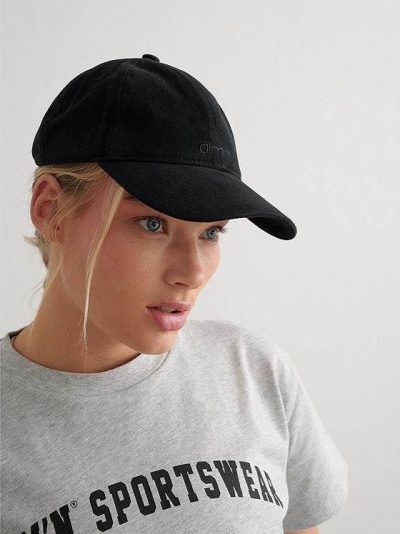 aimn Black Small Logo Cap