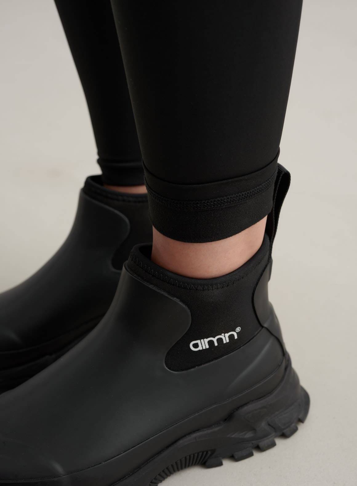 BLACK_WARMING_TIGHTS_1517_LOWRES