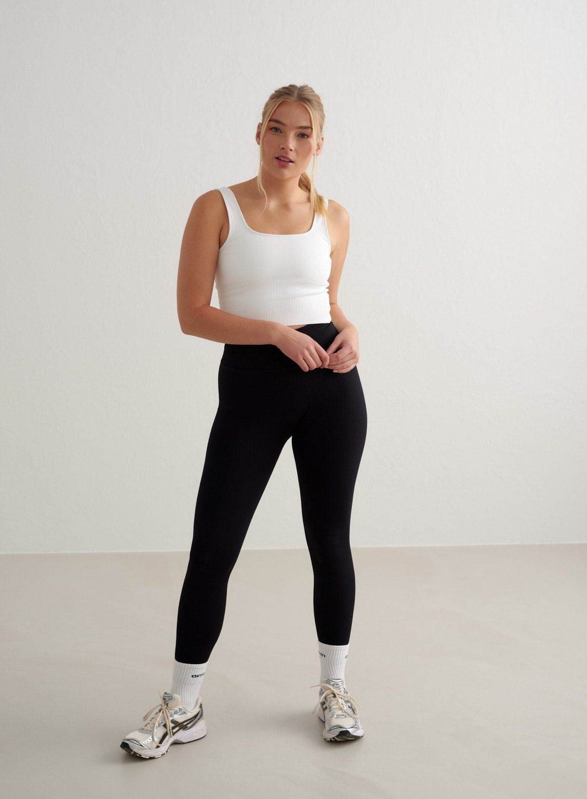 WHITE RIBBED SEAMLESS SHAPING BRALETTE_1504