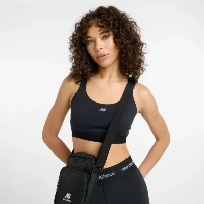 New Balance NB Essential Train Bra Svartur