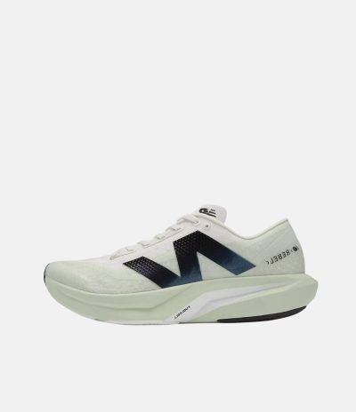 New Balance FuelCell Rebel v4 Hvítir og Grænir Kvenna