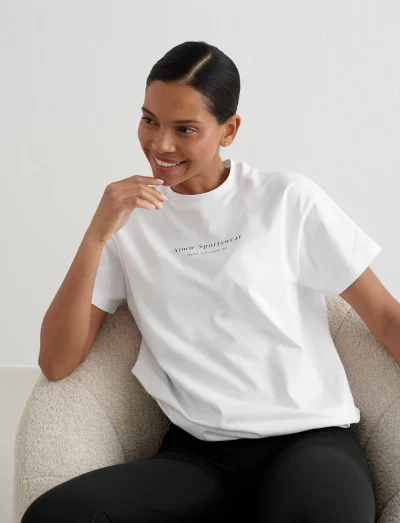 aimn White Serif Boyfriend T-shirt