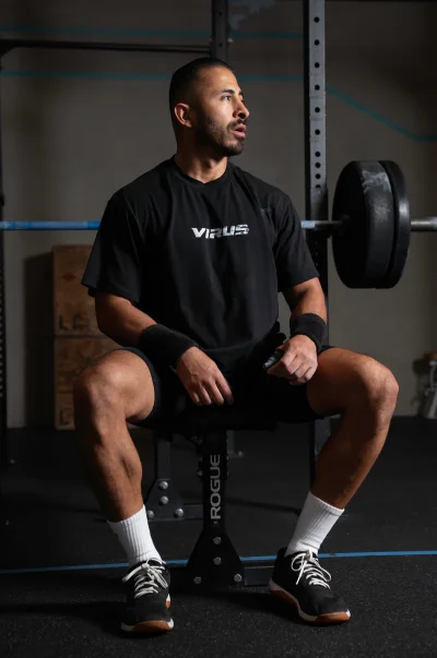 Virus Premium Pump Tee Svartur