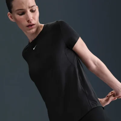 Nike One Classic Dri FIT Stuttermabolur Svartur Kvenna