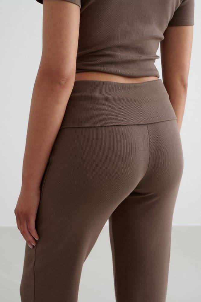 1357_fe1026859e-macchiato_ease_ribbed_pants_0610-full