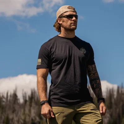 Born Primitive Outdoor Emblem T-Shirt Svartur