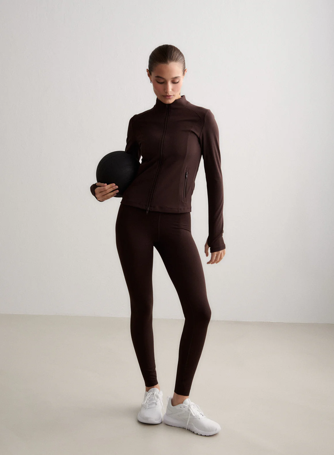 chocolate-sense-tights_02-_S-174cm_5d54e6f7-ca69-43ab-a745-2e8b710164d1_1800x1800