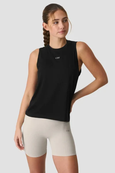 ICIW Define Loose Tank Black Kvenna