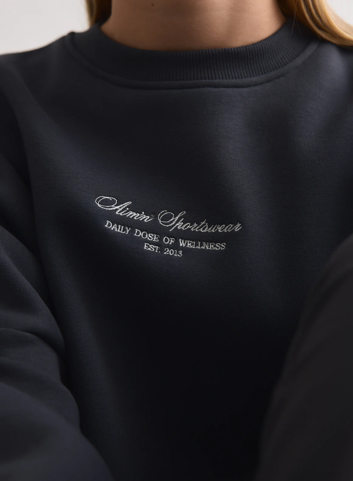 shadow-grey-script-sweatshirt_02-_M-170cm_1800x1800