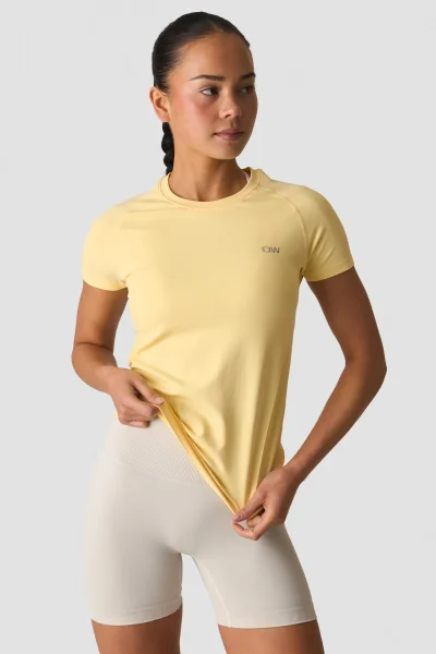 ICIW Define Seamless T-shirt Fading Yellow Kvenna