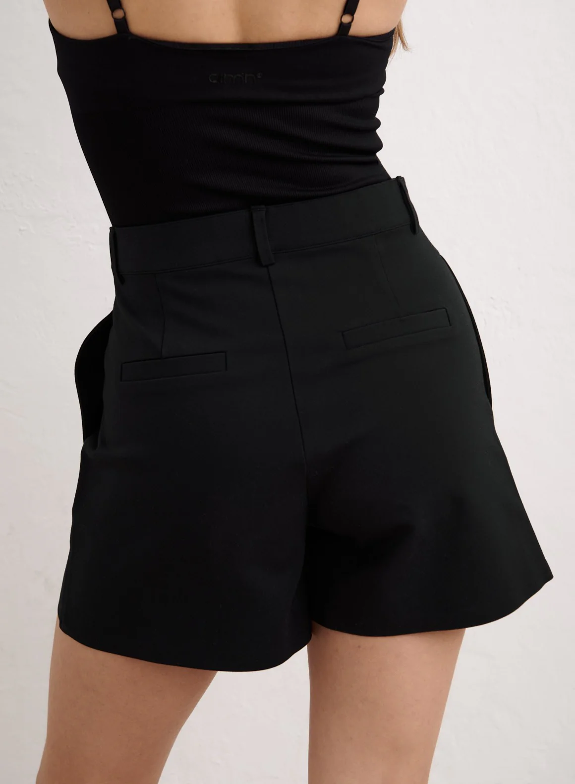 black-luxe-bermuda-shorts_04-_34-174cm_1800x1800